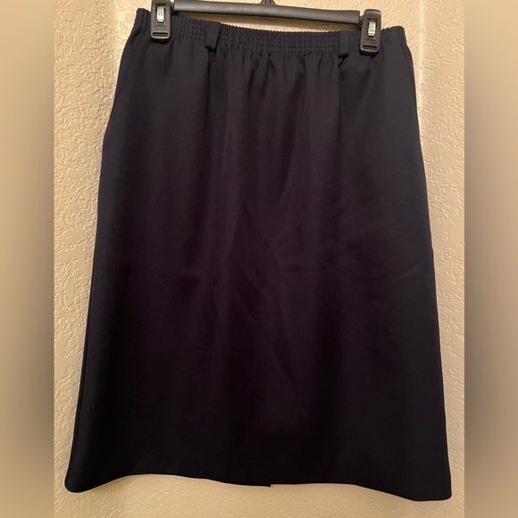 Briggs Dresses & Skirts - Briggs Preloved Classic Black A-Line Skirt Size 10Petite